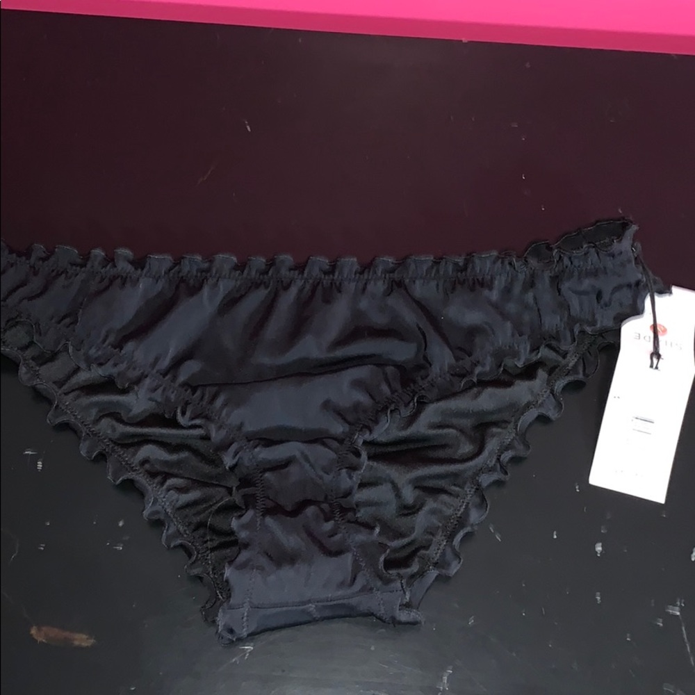 New ruffle cheeky bottoms